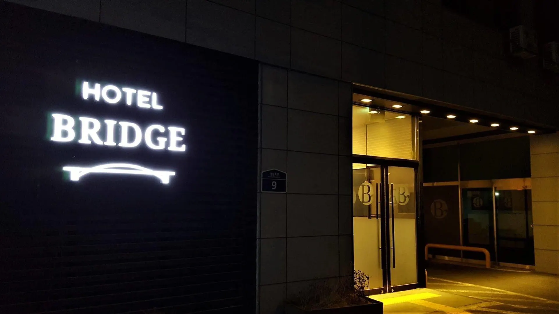 ***  Hotel Bridge Seoul South Korea